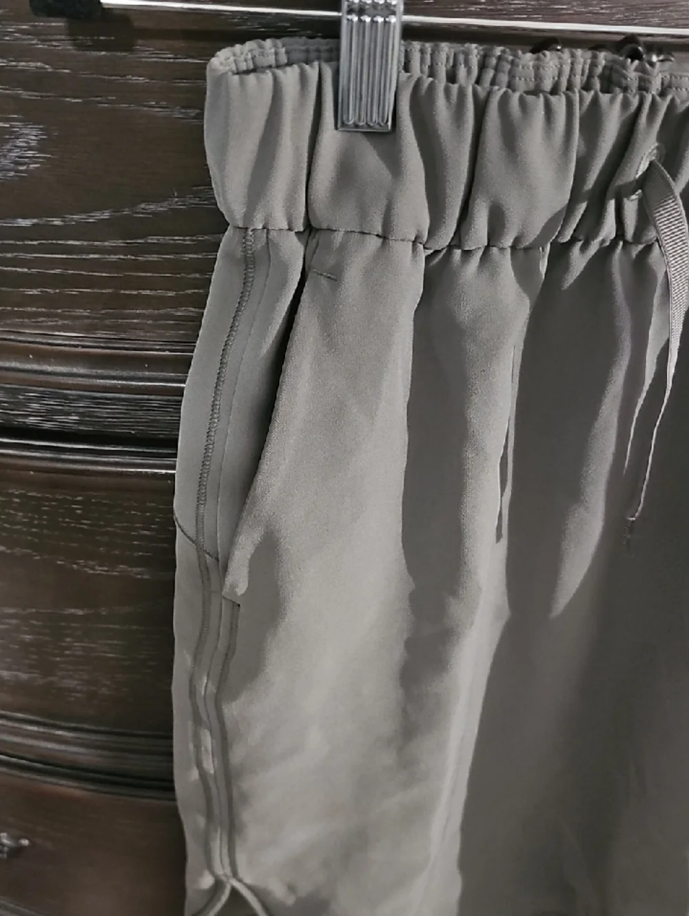 lululemon‎ athletica Lightweight Drawstring Mini Skirt in Light Gray